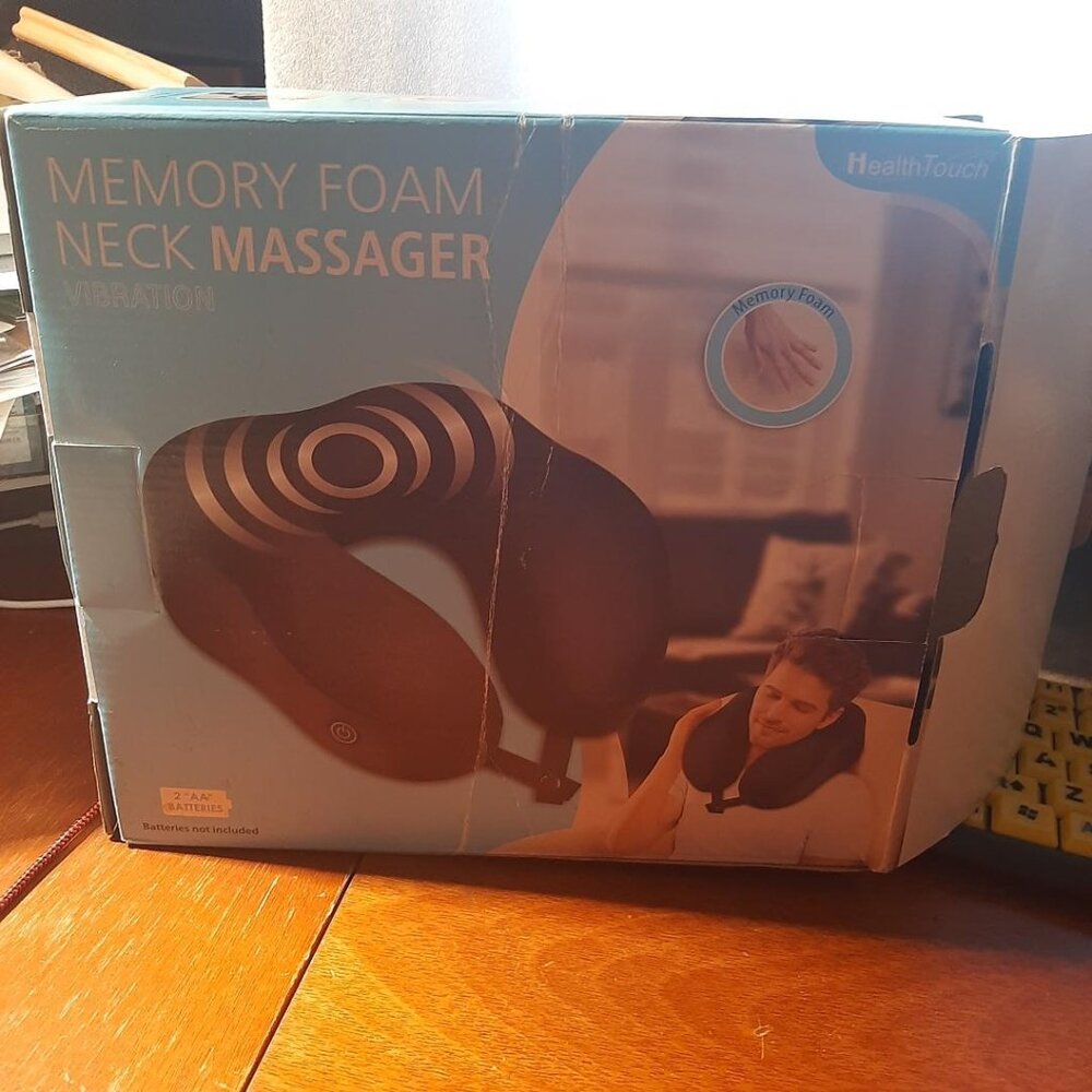 Health Touch Memory Foam Neck Massager Vibration Black NEW W Defect Box Damaged